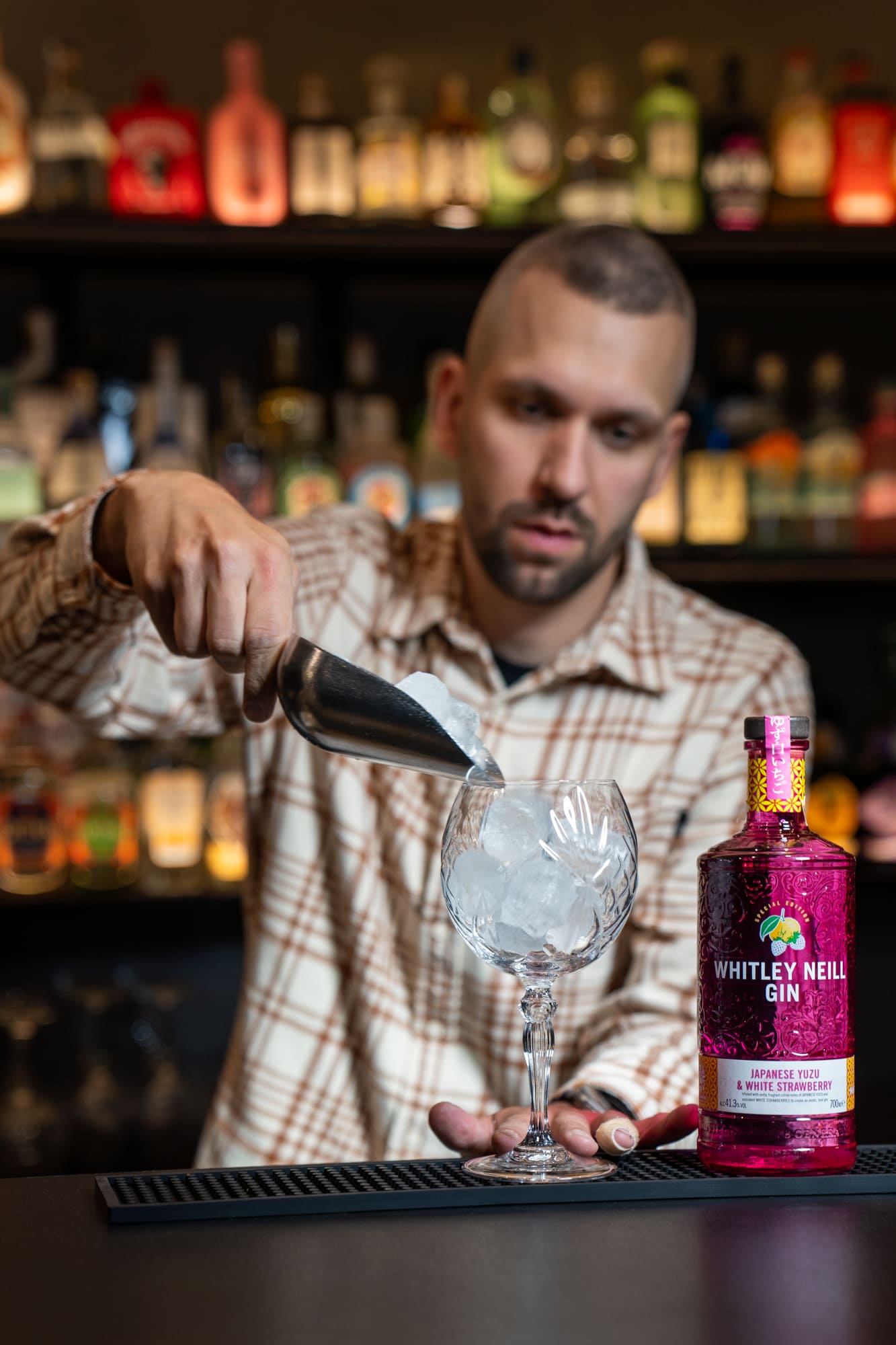 Gin & Tonic Bar Praha - Gin Twist Bar. Whitley Neill Gin drink Gin & Tonic.